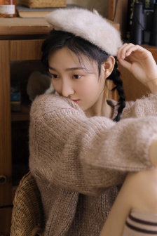 女子双手双脚被胶水粘住无法自救